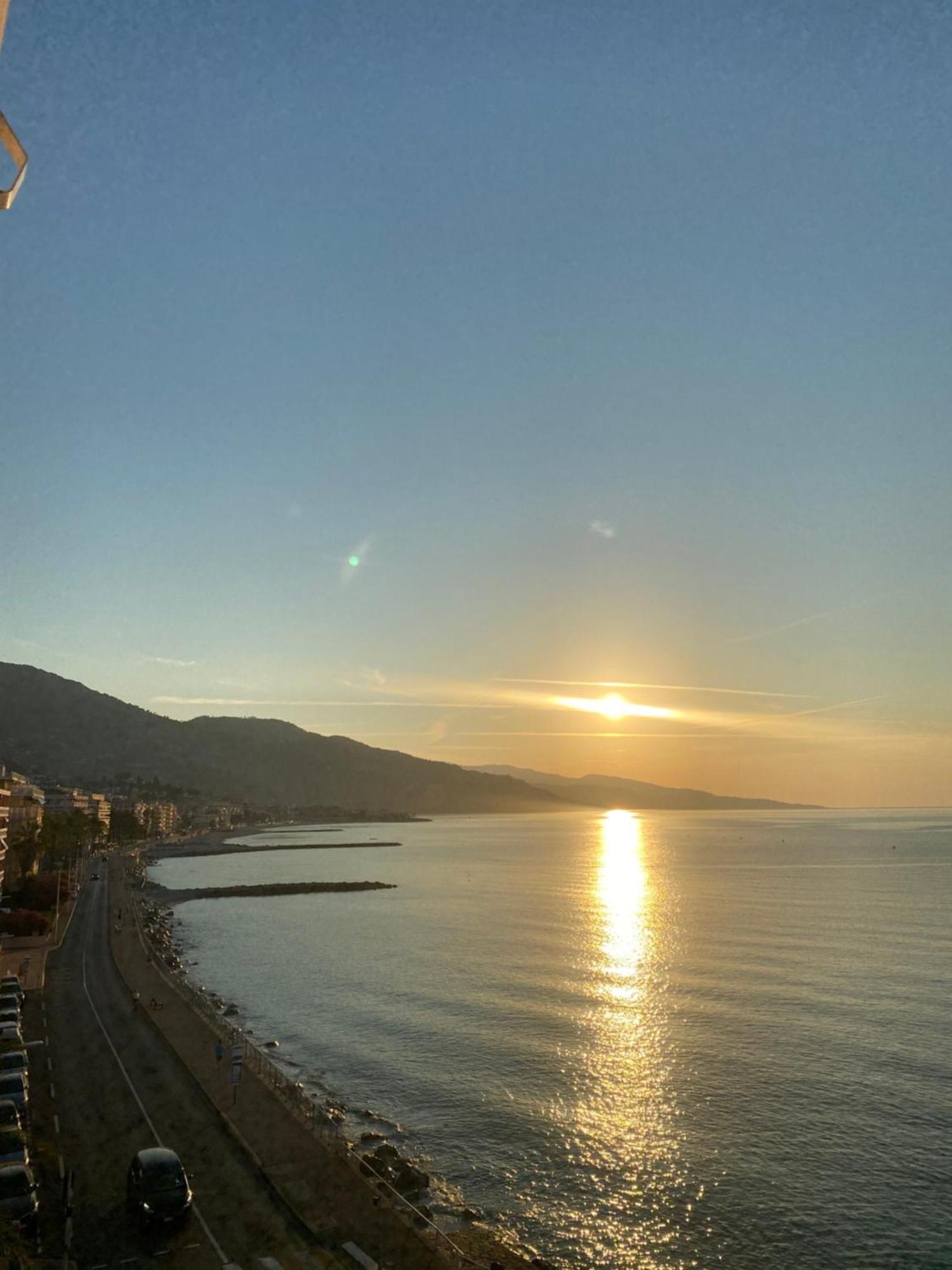 Sea View Studio, Huge Terrace On The 4Th Floor Lägenhet Menton Exteriör bild